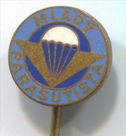 PARACHUTTING - Young Parachutist, CSSR, Enamel Pin, Badge - Parachutisme