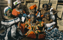 ETHNIQUES ET CULTURES  - L´AFRIQUE EN COULEURS - Réunion Familiale - Ohne Zuordnung