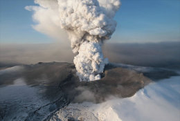 (N61-076 )  Vulkan Volcano Volcan Volcán Vulkanen , PRE-STAMPED CARD, Postal Stationery - Vulkane