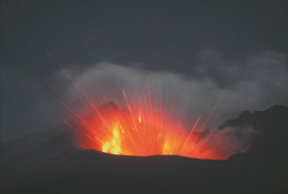 (T22-010 )  Vulkan Volcano Volcan Volcán , Prestamped Card, Postal Stationery - Volcans