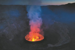 (T22-011 )  Vulkan Volcano Volcan Volcán , Prestamped Card, Postal Stationery - Volcanes