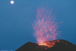 (T22-012 )  Vulkan Volcano Volcan Volcán , Prestamped Card, Postal Stationery - Volcanos