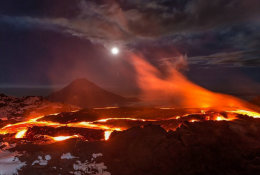 (T22-028 )  Vulkan Volcano Volcan Volcán , Prestamped Card, Postal Stationery - Volcans