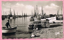 D85. BEAUVOIR-SUR-MER. L'EPOIDS. DEBARQUEMENT DES HUITRES. - Beauvoir Sur Mer