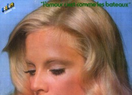 - POSTER  SYLVIE VARTAN . DOUBLE PAGE DU MAGAZINE PODIUM 1976 . - Plakate & Poster