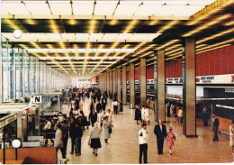 ORLY 94  Aéroport  De Paris - Orly Le Hall De L'aérogare Dans Les Années 60 - Orly