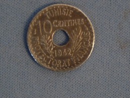 Pièce De 10 Centimes De 1942 TB. - Tunisia