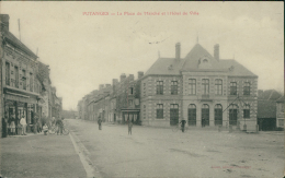 61 PUTANGES / La Place Du Marché Et L'hotel De Ville / - Putanges