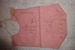 Ouvrage De Dame à Broder Pour Bébé "serviette De Table Et Sa Pochette" - Autres & Non Classés