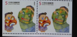 Pair Taiwan 2014 Children At Play Stamp Booklet Toy Lion Dance Kid Boy Girl Costume Festival Sport - Cuadernillos