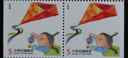 Pair Taiwan 2014 Children At Play Stamp Booklet Toy Kite Kid Boy Costume Sport - Cuadernillos