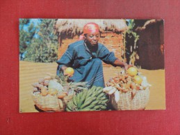 Haiti   Ti Femme Fixing Vegetable Basket  Kenscroft Market    Ref 1424 - Haïti