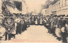 ORNE  61  LE MERLERAULT  CENTENAIRE DE MADAME FOSSEY  LE CORTEGE DANS LA GRANDE RUE  SANTE  FETE - Le Merlerault