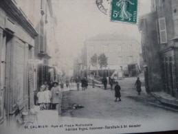 CPA Saint Galmier. Rue De La Place Nationale. Coiffeur - Autres & Non Classés