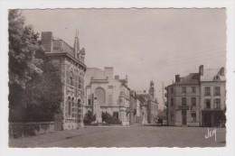 59 - LANDRECIES - Place Henri Et Hermance Godart - Éditions Mercier - 2 Scans - - Landrecies