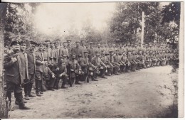 Carte Postale Photo Militaire Allemand Troupe En Manoeuvre Avec FUSIL-Arme A SITUER A LOCALISER- - Weltkrieg 1914-18