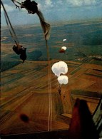 LARGAGE VU D AVION...CPM - Parachutting