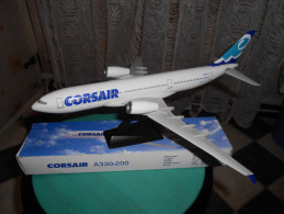 MAQUETTE AVION  AIRBUS A330-200  Corsair - Flugzeuge