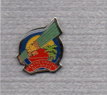 Pin´s  Avion, Aérospatial, Centre  Spatial  Guyanais, Pin's  Rond, Cartouche  Rouge - Avions