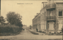 59 LANDRECIES / La Rue Du Mail / - Landrecies