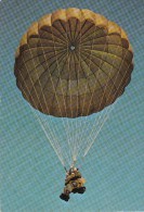 PARACHUTISME - FALLSCHIRMSPRINGEN - Parachutting