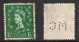 GB 1955 QE2 1 1/2d Wilding Perfins ( M C ) Wmk 165 SG 542.  ( B511 ) - Gezähnt (perforiert)