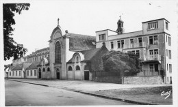 CPSM 56 MALESTROIT COMMUNAUTE DES AUGUSTINES ET LA CLINIQUE - Malestroit