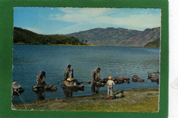 GUATEMALA Indigenas Del Lago Atitlan   Femmes Faisant La Lessive  Cpm - Guatemala