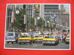 TAXIS ON THE AVENUE OF THE AMERICAS - Taxis & Huurvoertuigen