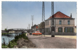 Auby, Le Pont Sur La Deûle, L´hôtel-restaurant Des Routiers, C.I.M. N° 2562, Automobiles, Renault Dauphine, Peugeot 203 - Auby