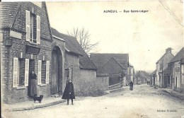 PICARDIE - 60 - OISE - AUNEUIL - Rue Saint Léger - Animation Devant Le Café "Au Bon Coin" - Pliure Haut Droit - Auneuil