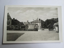 COUHE VIENNE PLACE DU MARCHE & ENTREE DU CHATEAU - Couhe