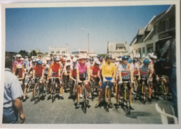 PLOUGERNEAU - 27/06/1994 Départ Du Tour International Féminin Cycliste Du Finistère Devant L'hôtel Castel Ac'h à Lilia - Plouguerneau