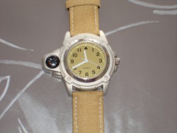 Montre Modèle Désert Avec Bracelet Sable Et Boussole - Moderne Uhren