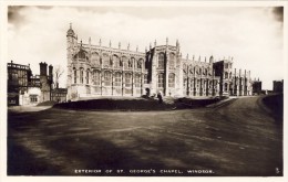 WINDSOR. Exterior Of George´s Chapel - 2 Scans - Windsor