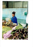 Guyane - CAYENNE - 1992 Marché Couvert - Stand HMONG Femme Marchande Bananes Aubergines Balance Pesée Poids - Cayenne