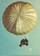 CPA-1960-AVION MILITAIRE -PARA-ARRIVEE Au  SOL-TBE - Parachutting