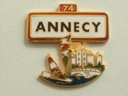 PIN´S  ANNECY - PLANCHE A VOILE - Vela