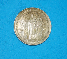 NOTRE DAME DE LOURDES SANCTUAIRES - 3,4 Cm. Diameter - Zonder Datum