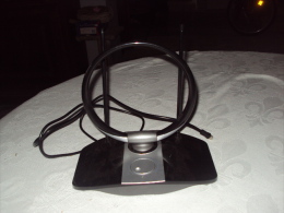 ANTENNE INTERIEURE TELEVISION  ALIMENTATION SECTEUR - Television