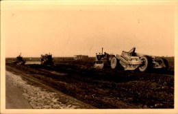 CARTE PHOTO AVEC MATERIEL AU CHAMPS...QUI RECONNAITRA? - Tracteurs