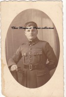 CPA PHOTO MILITAIRE INSIGNE AVIATION 405EME REGIMENT SERVICE SANTE 697 - Personen