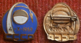 SSSR / RUSSIA - LUNA 3 -   4 October 1959 - Enamel Badge / Pin / Brooch # 2 - Raumfahrt