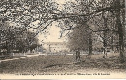 44 - LA MONTAGNE - Vue Animée Devant Le Château D'Aux , Pris De L'Avenue . ( Bicyclette ) - La Montagne