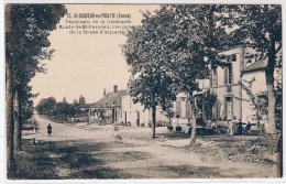 ST. SAUVEUR: Belle Vue Animée Au Faubourg De La Gerbaude - Saint Sauveur En Puisaye