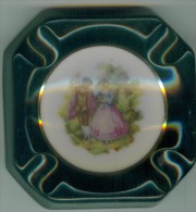 Petit Cendrier En Porcelaine De Limoges   Personnages 18 Eme Goumot Labesse - Ashtrays