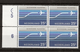 1966 Luchtpost Opstijgend Vliegtuig Blokje Van 4 Met Cilindercentreringspunt NVPH 15 Postfris/MNH/** - Variétés Et Curiosités