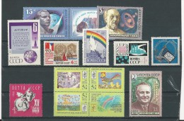 Russie: 1 Lot Entre 2737 Et 5572 ** (voir Détail) - Collections