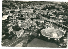 CPSM 32 VIC FEZENSAC BELLE VUE PANORAMIQUE  AERIENNE LES ARENES - Vic-Fezensac