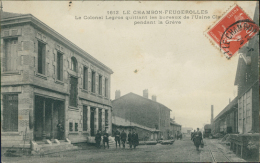 42 LE CHAMBON FEUGEROLLES / Le Colonel Legros Quittant Les Bureaux De L'Usine Pendant La Grève / - Le Chambon Feugerolles